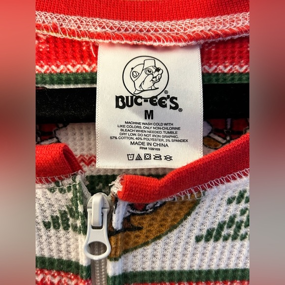 Buc-ee’s Unisex Festive 🎄❤️💚 Red and Green Holiday Onesie Size Medium - Picture 6 of 6